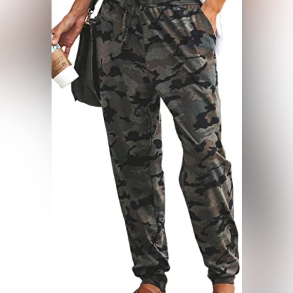 Women Camo Lounge Pants with Pockets and Drawstring Waist, M NEW!